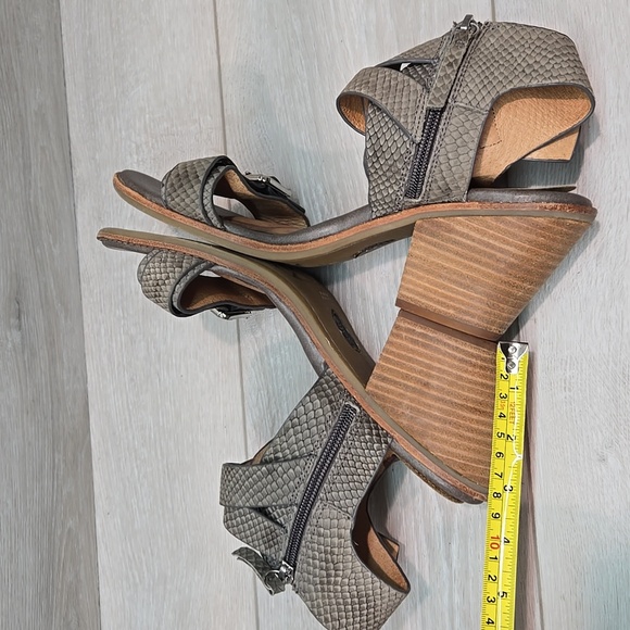 Sofft Women Manryn Snae Grey Leather Heels with Chunky Wooden Heel Sz 10M - Picture 8 of 11